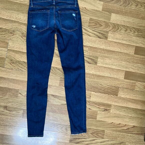 Super cute FRAME Brand Factory Distressed Skinny Jeans - Picture 9 of 15